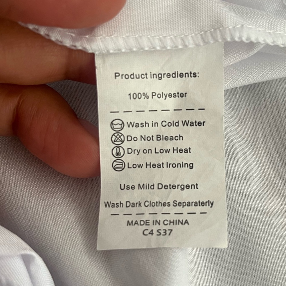 2 White Rectangle Table Cloths of 90 x 132 Inch for 8 Foot Rectangle. - Picture 4 of 9